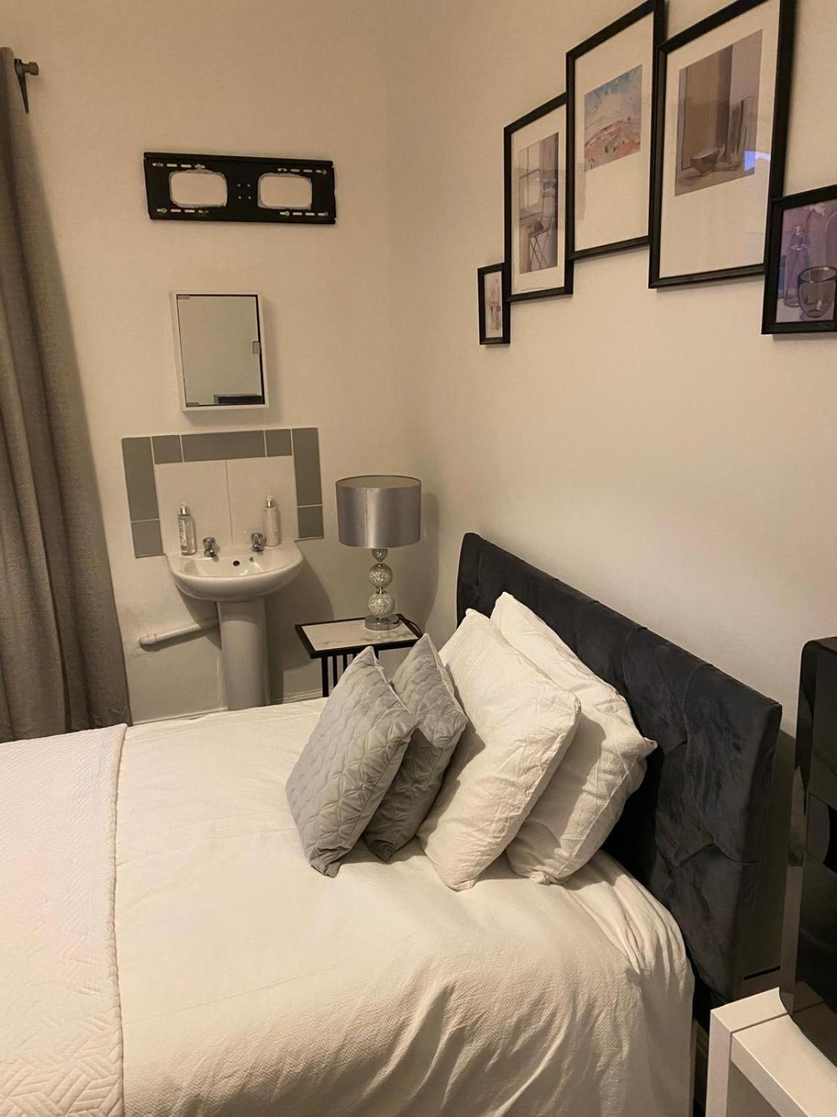 Precise Homes Ltd Wolverhampton Dış mekan fotoğraf